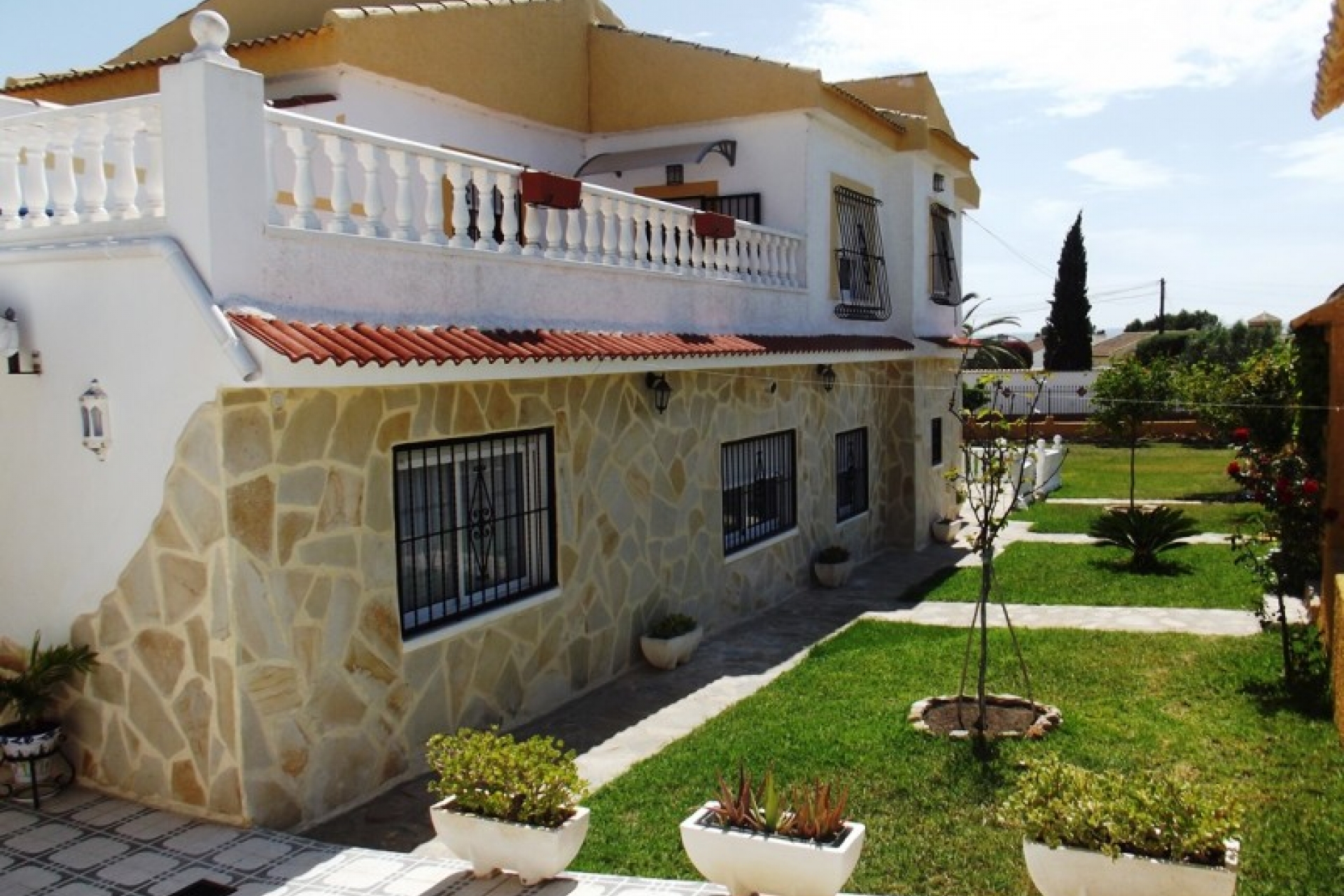 Cheap bargain detached villa for sale la siesta garden and solarium