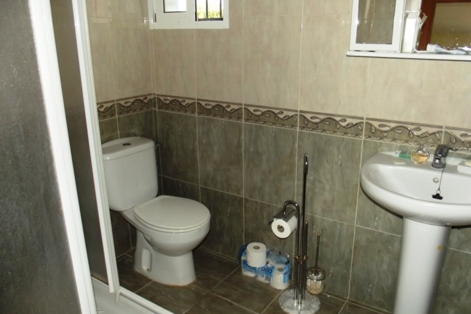Cheap bargain for sale in San Luis, close to Torrevieja and La Siesta, cheap, bargain property on Spains Costa Blanca.