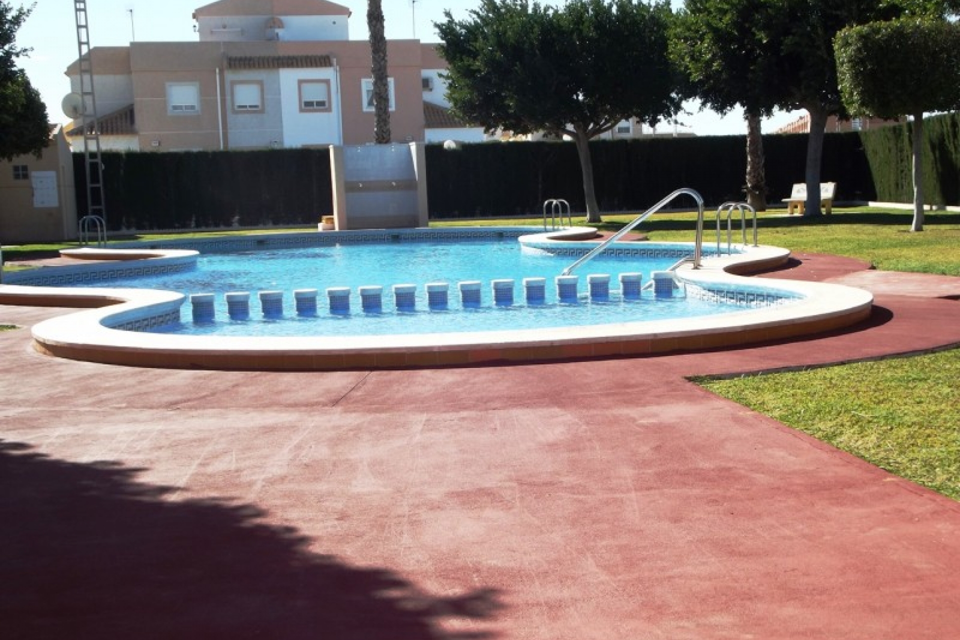 Cheap bargain property for sale Altos del Limonar, Torrevieja pool