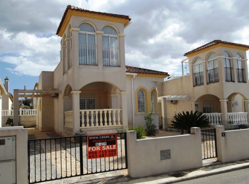 Cheap bargain property for sale in benimar, cheap villa close to quesada for sale on Spains costa blanca, spain for sale.