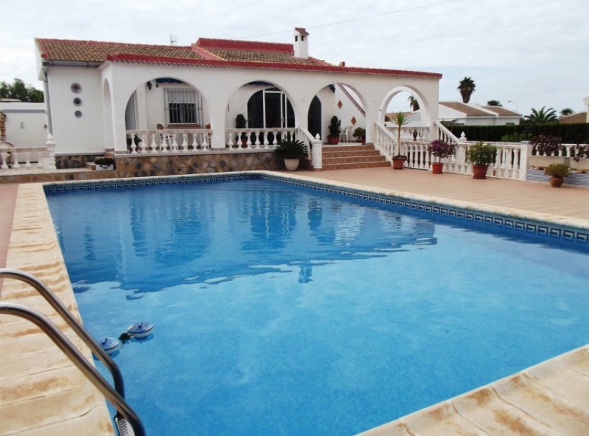 Detached villa for sale La Siesta close to Torrevieja
