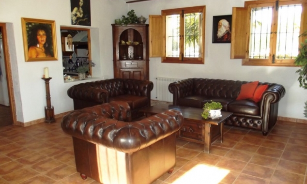 For sale cheap bargain property in Aspe near Alicante and Elche on Spains Costa Blanca cheap property bargain for sale.