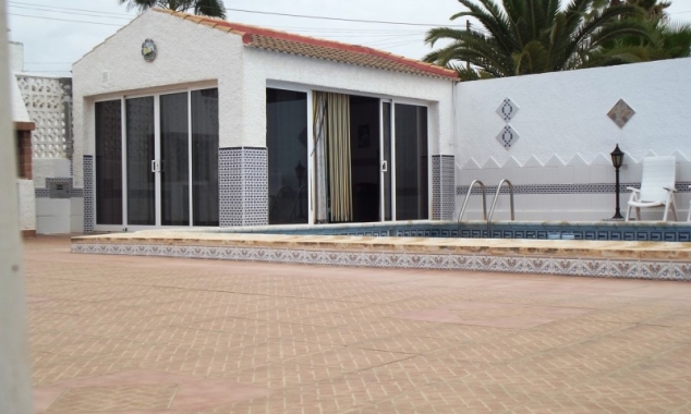 Bargain detached villa for sale La Siesta, close to Torrevieja