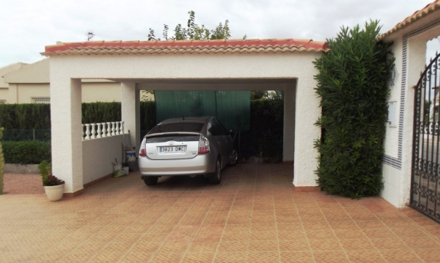 Bargain detached villa in La Siesta for sale close to Torrevieja, Spain