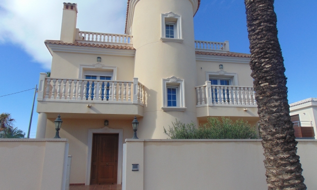 Villa for sale - Propiedad en venta - Orihuela Costa - Cabo Roig
