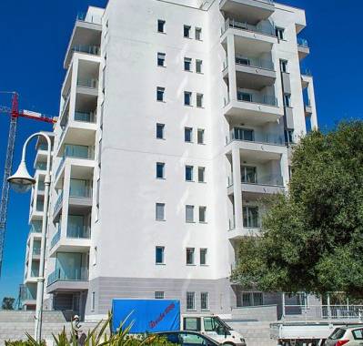 Newly constructed 8 storey frontline apartments in La Mata